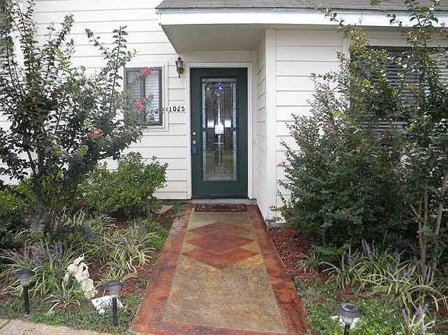 1st image of 1025 Windrose Dr #1025