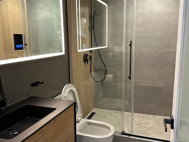 2410B Fleetwood Dr — Photo 3