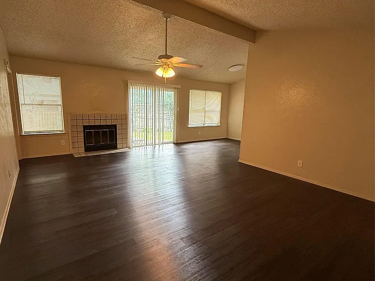 2712 Cameron Loop — Photo 6