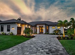 1009 N Waterway Dr, Fort Myers, FL 33919