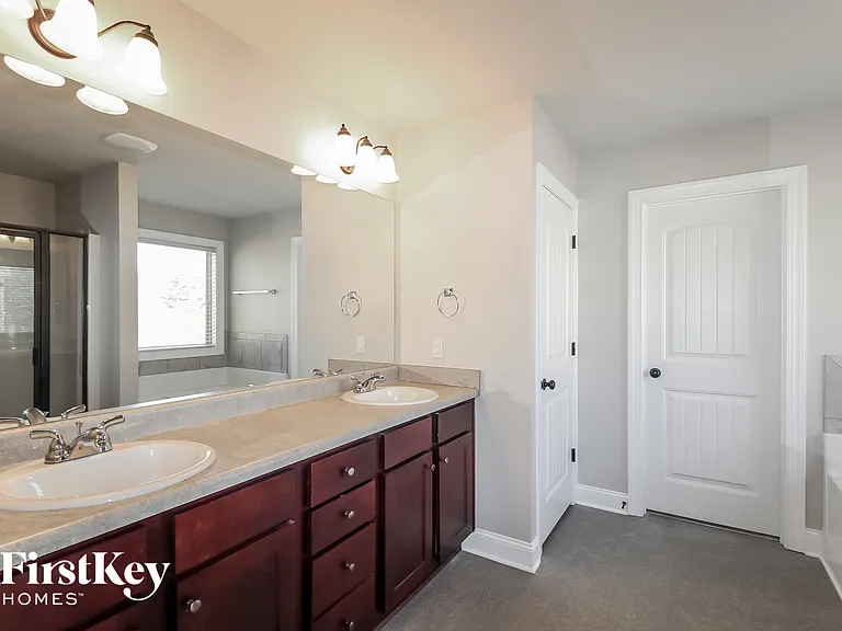 1810 Cedar Oaks Ln — Photo 10