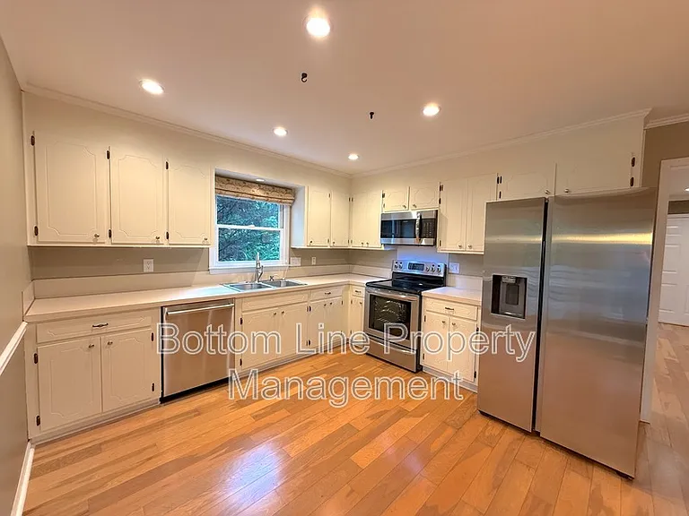 317 Treeline Dr — Photo 6
