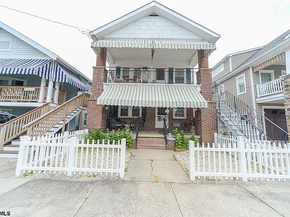 2nd image of 822 Stenton Pl