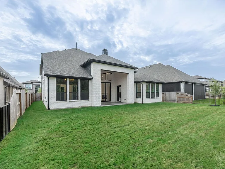 4318 Driftrose Dr — Photo 48