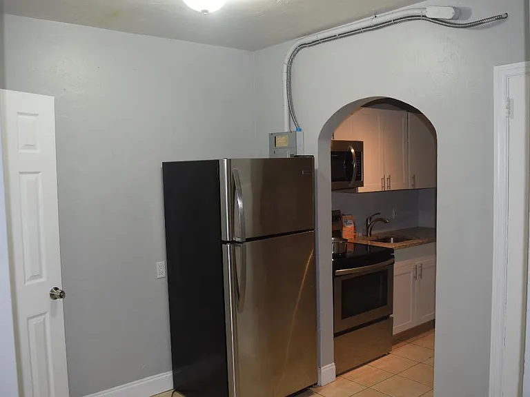 301 SW 8th St #1 — Photo 6