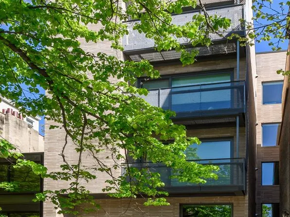 530 W Dickens Ave #401, Chicago, IL 60614