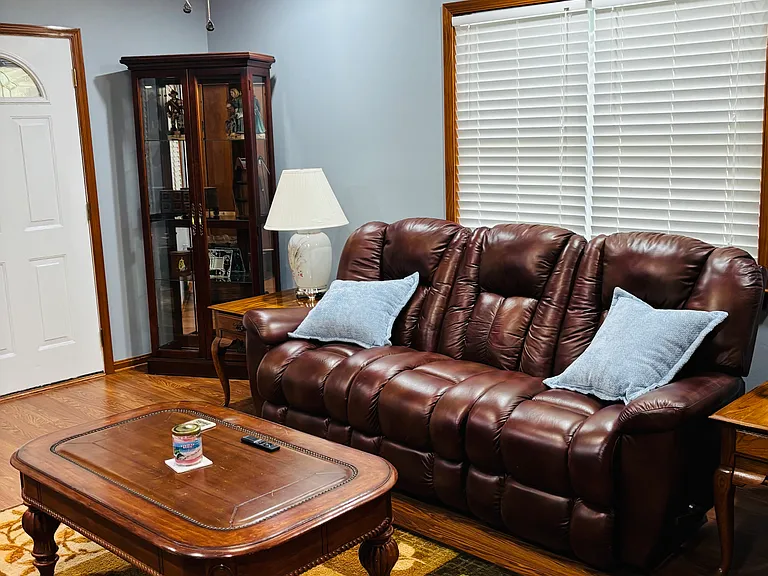 1341 Robinhood Ln — Photo 8