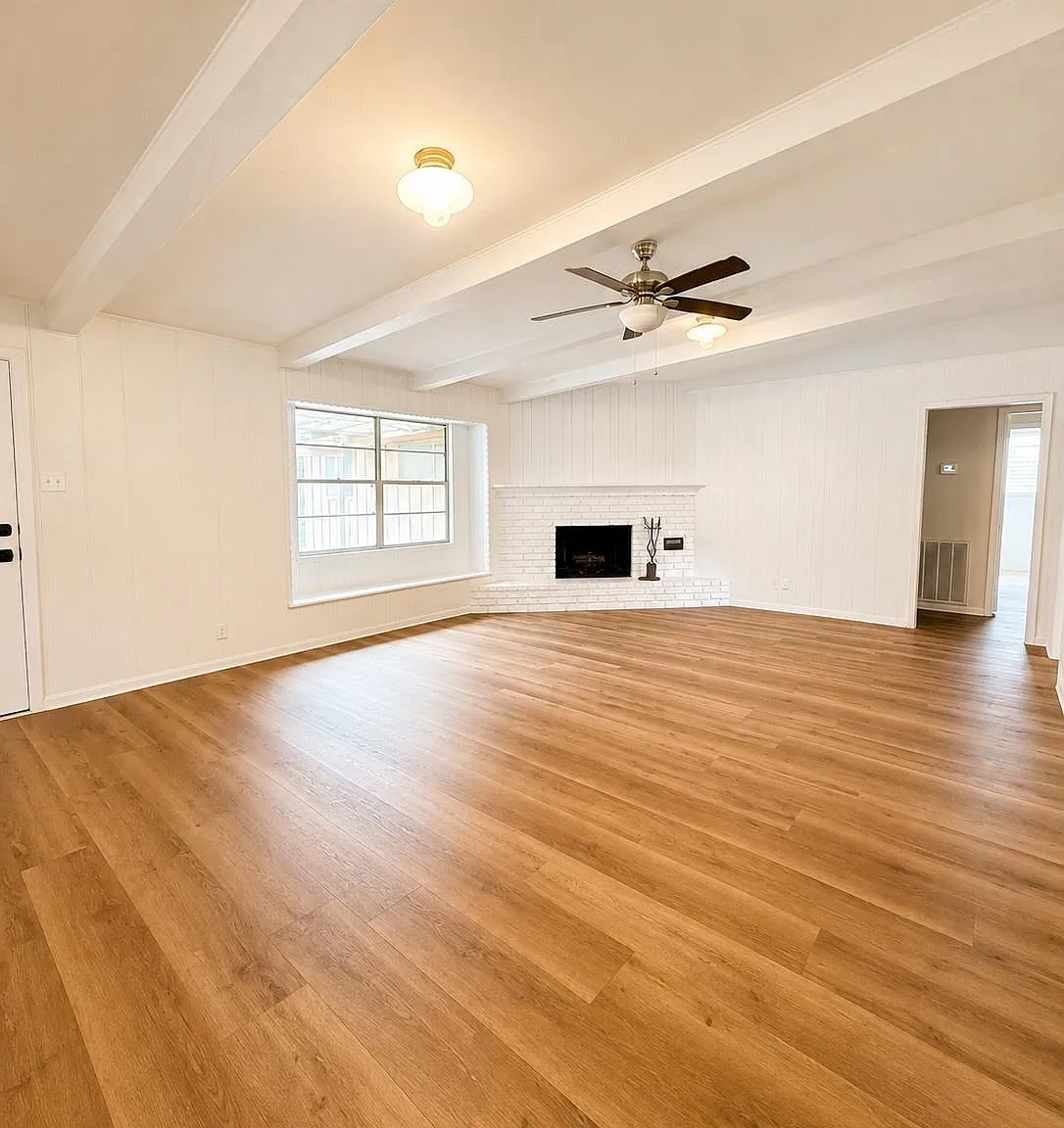 3 bed, 2.0 bath, 2237 sqft, $2,700 — Photo 2