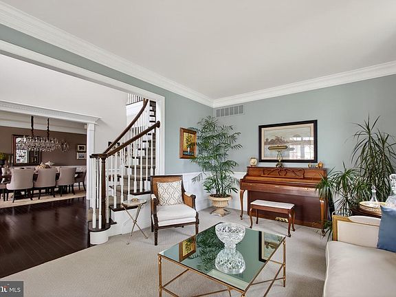 5th image of 3948 Powell Rd