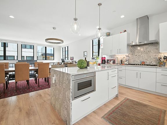 4th image of 818 N Ash St #6