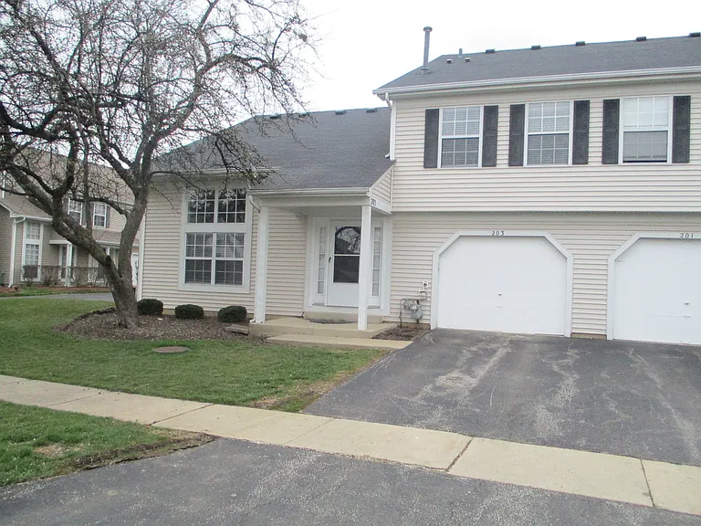 203 Teak Ln — Photo 2