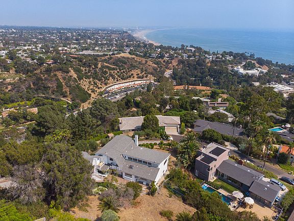 4th image of 557 Catalonia Ave
