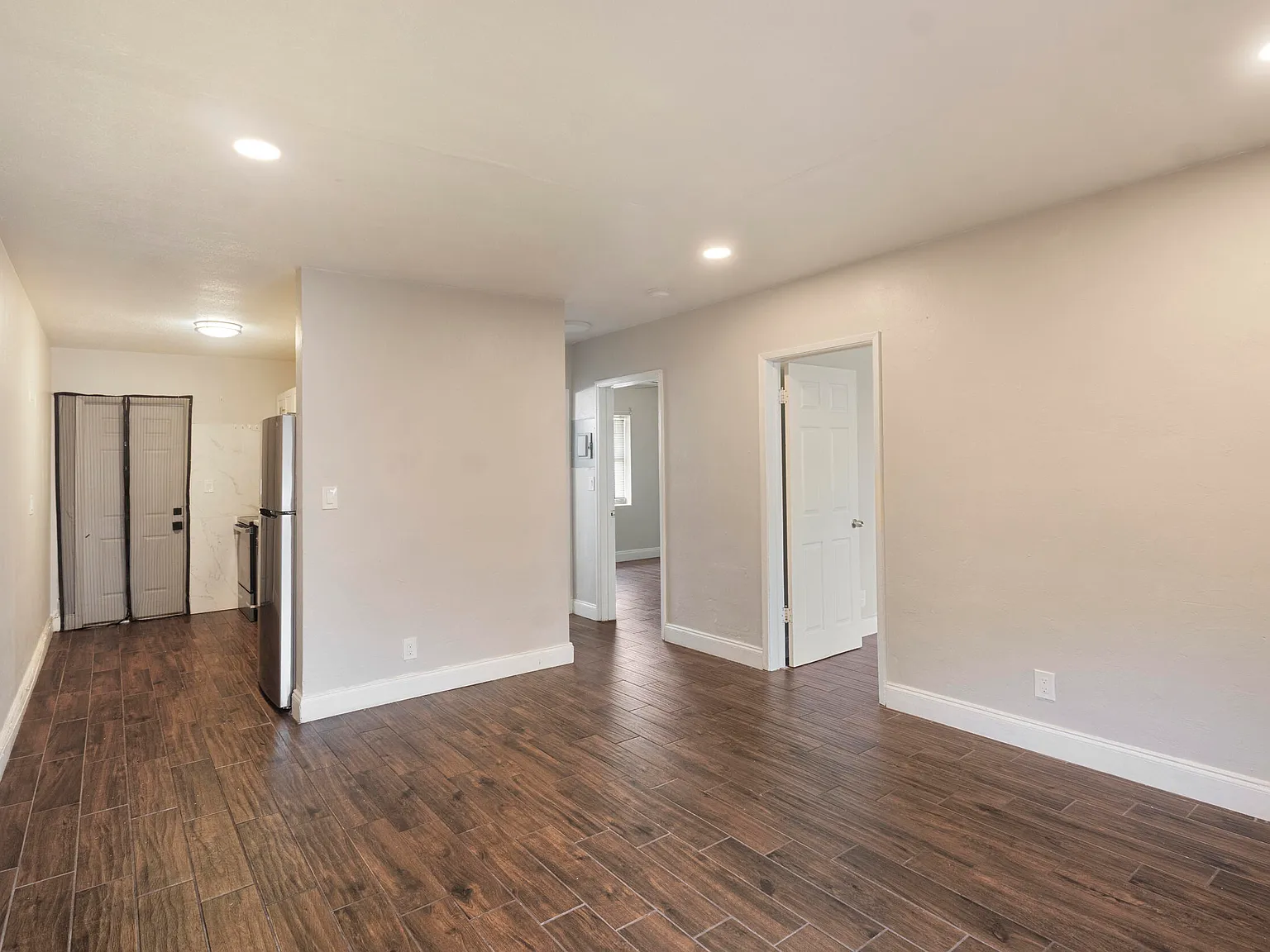 2 bed, 1.0 bath, 800 sqft, $1,900 — Photo 2