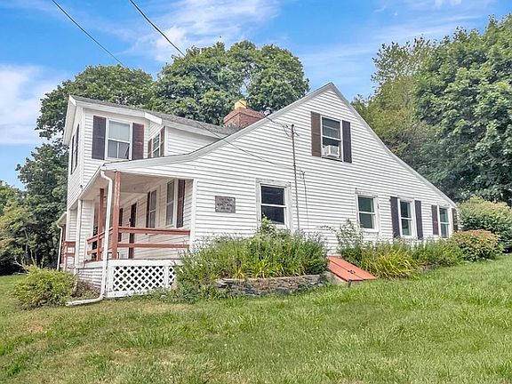 3rd image of 104 Spring St
