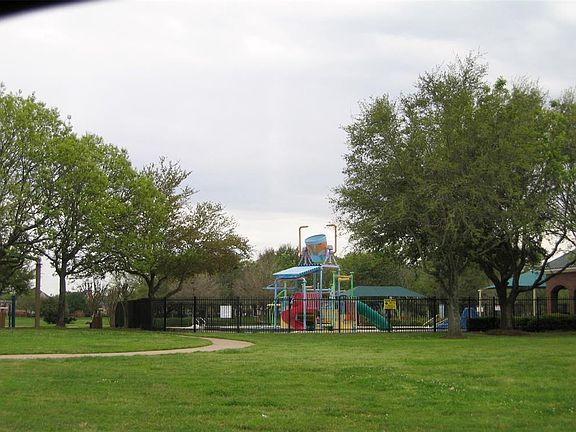 5th image of 3815 Lake Edinburg Ln