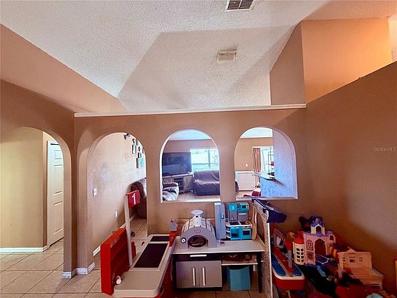 3rd image of 12084 Rockford St