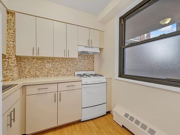 5th image of 61-15 97th St APT 10L