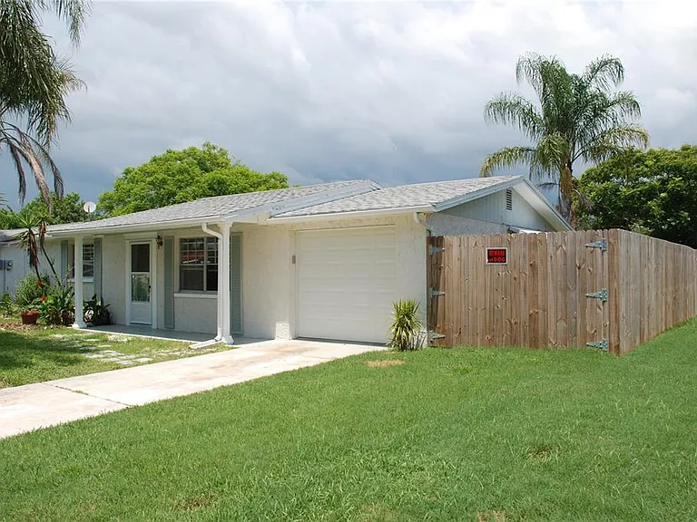 1624 Springdale Dr — Photo 1