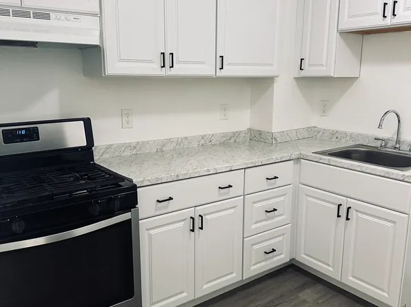 27 Nelson St #1, New Bedford, MA 02744