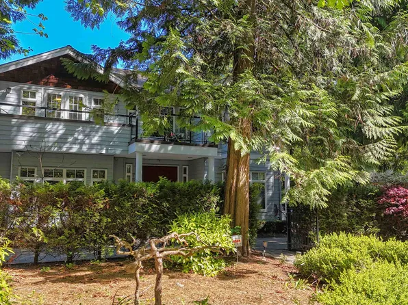 786 W 17th St, North Vancouver, BC V7P 3S9