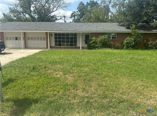 1302 Canary Ln, Seguin, TX 78155
