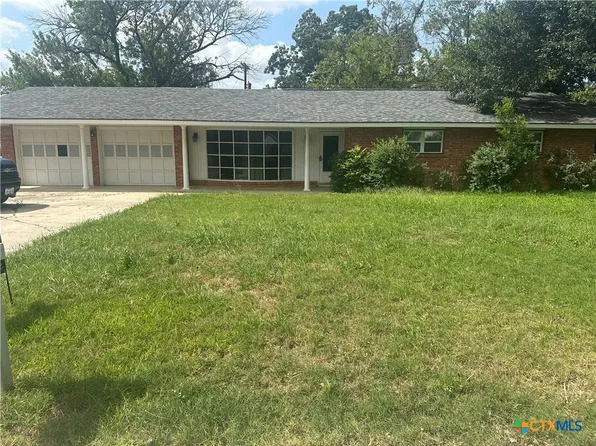 1302 Canary Ln, Seguin, TX 78155