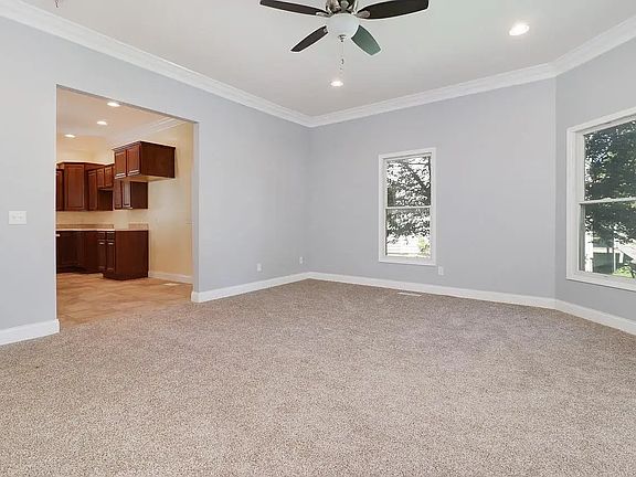 4th image of 610 W Market St #1