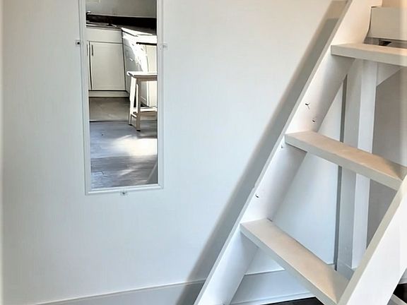 3rd image of 518 E 5th St APT 3
