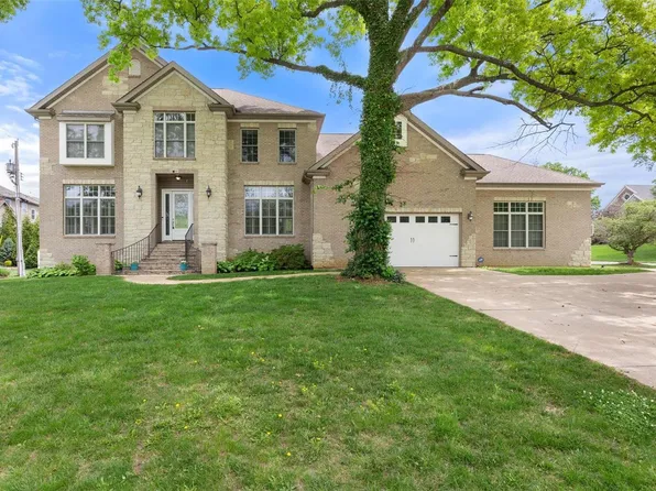 1400 Fawnvalley Dr, Saint Louis, MO 63131