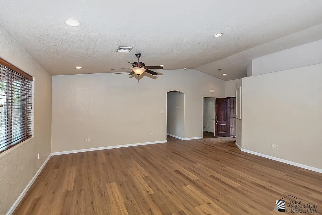 4 bed, 3.0 bath, 1642 sqft, $1,950 — Photo 3