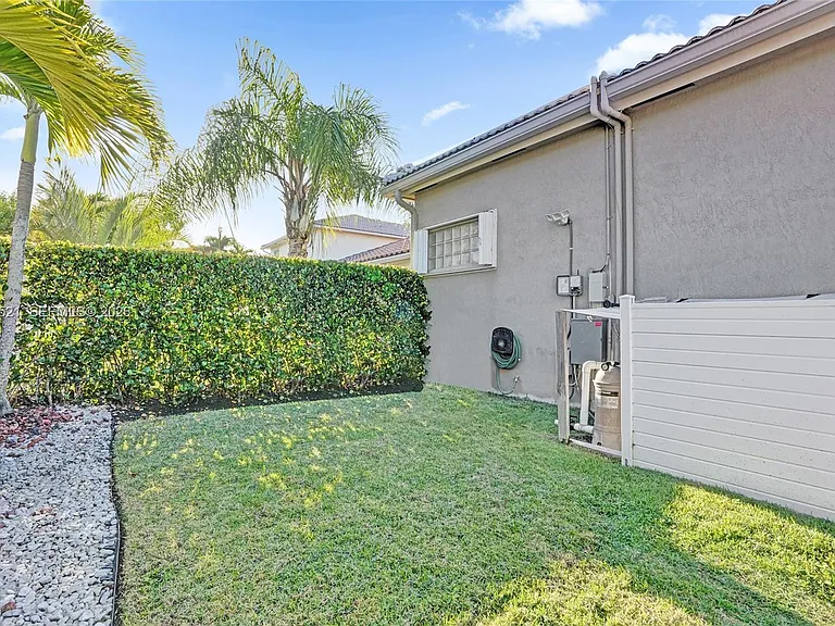 6928 NW 33rd St — Photo 32