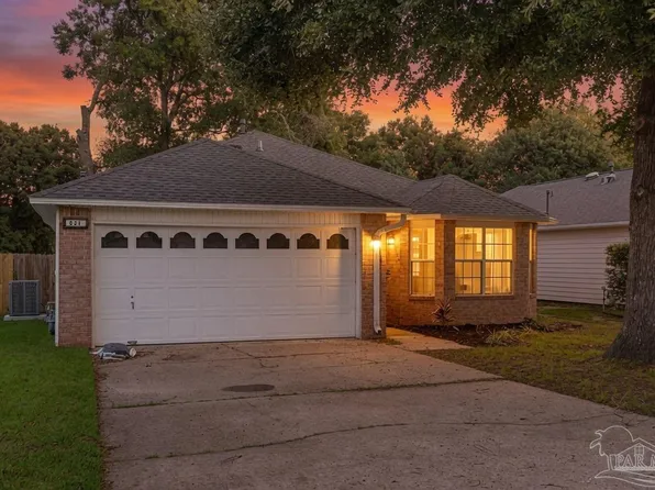 521 Desert Oak Dr, Pensacola, FL 32514