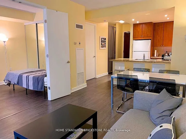 85 Bloor St E #908 — Photo 4