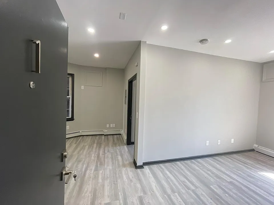 305 Magnolia Ave #1