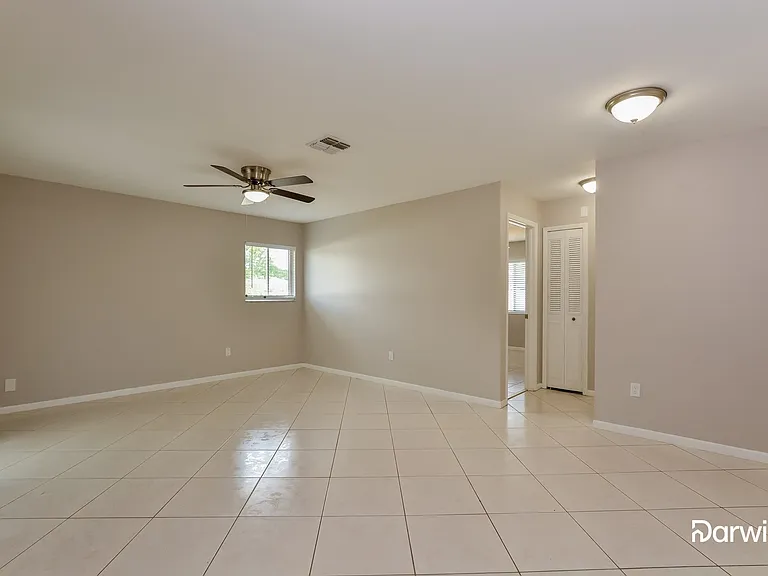 589 Tyler Ave — Photo 5