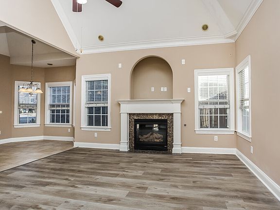 3rd image of 3045 Roseleigh Dr