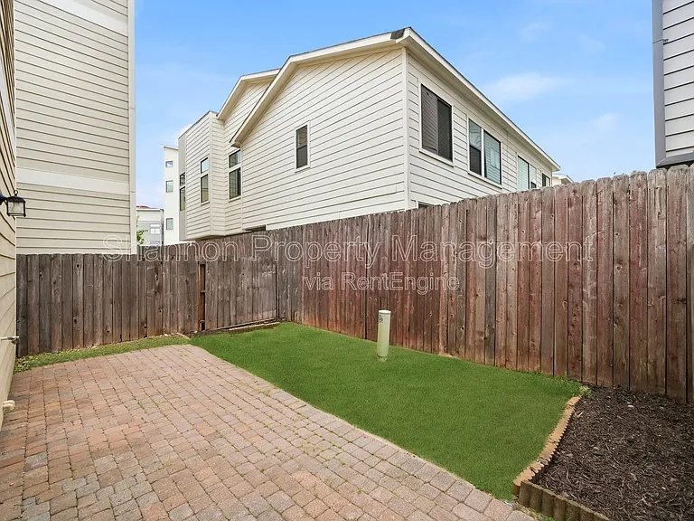 2323 Sperber Ln — Photo 36