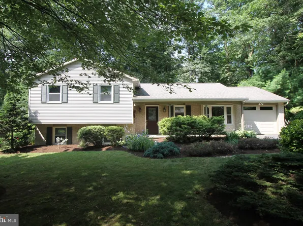 418 Canterbury Dr, State College, PA 16803