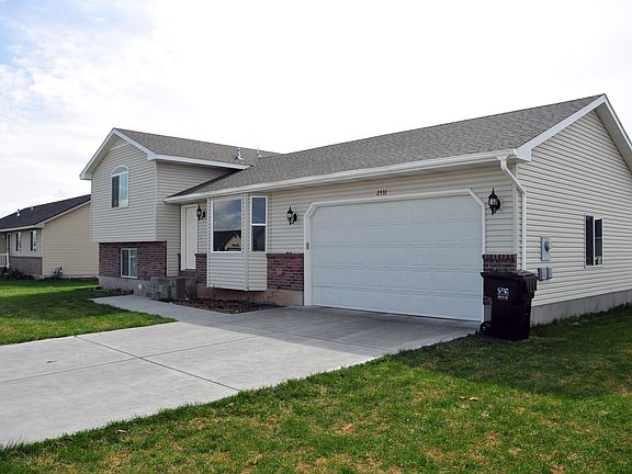 2nd image of 2331 N Gladys Dr