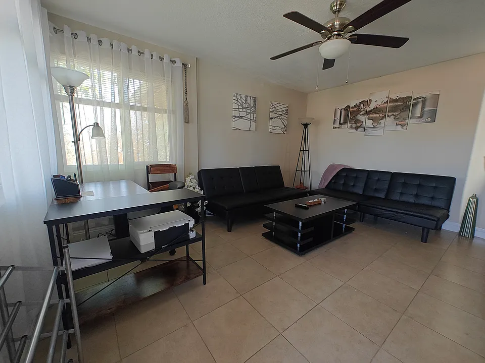 1122 Westwood Dr #1