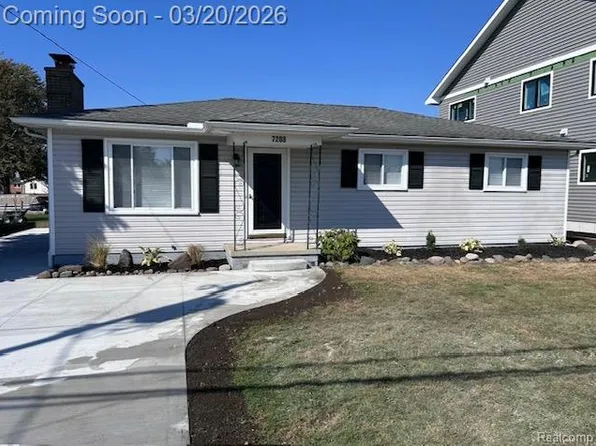 7208 Bluebill St, Algonac, MI 48001
