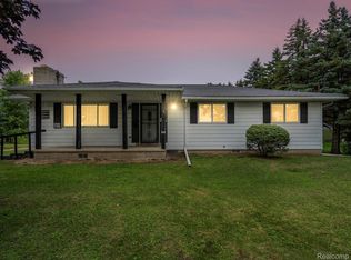 7693 Dryden Rd, Almont, MI 48003