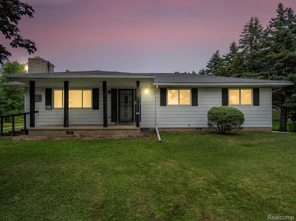 7693 Dryden Rd, Almont, MI 48003