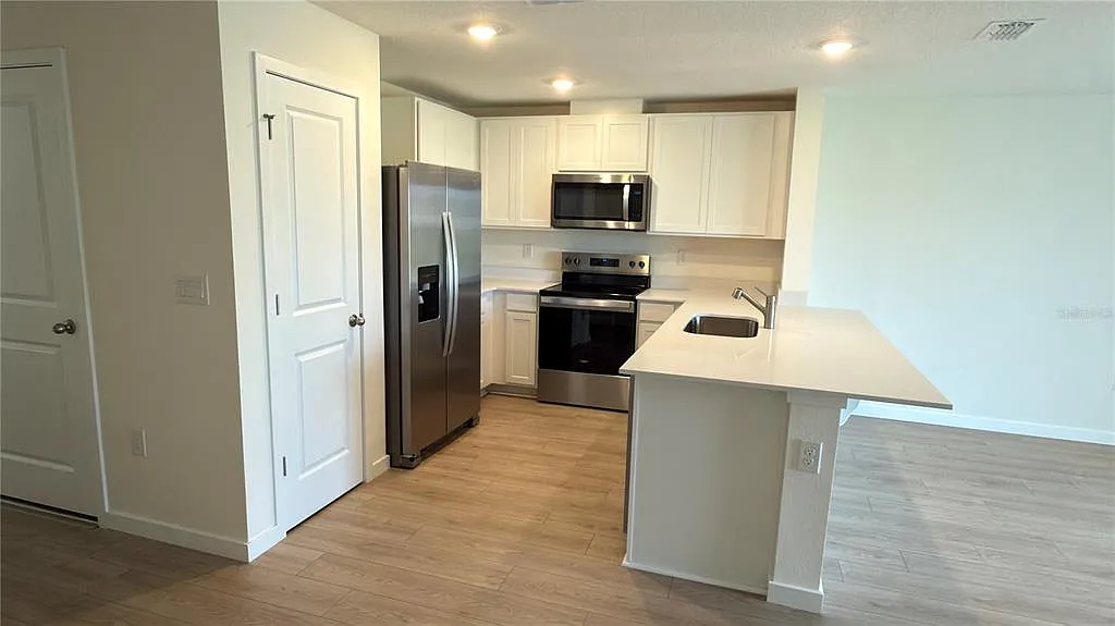 3 bed, 2.5 bath, 1464 sqft, $2,200 — Photo 3