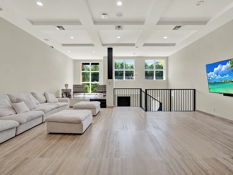 425 N Ocean Blvd #3 — Photo 27