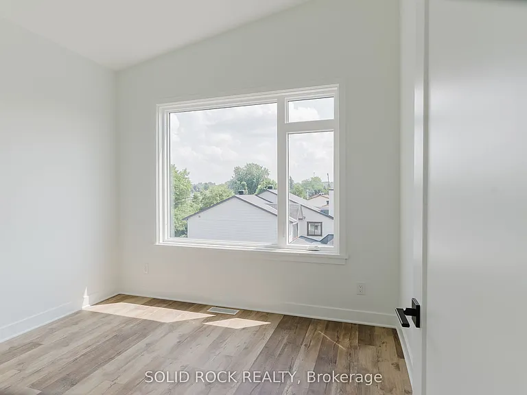 845 Champlain St #9 — Photo 11
