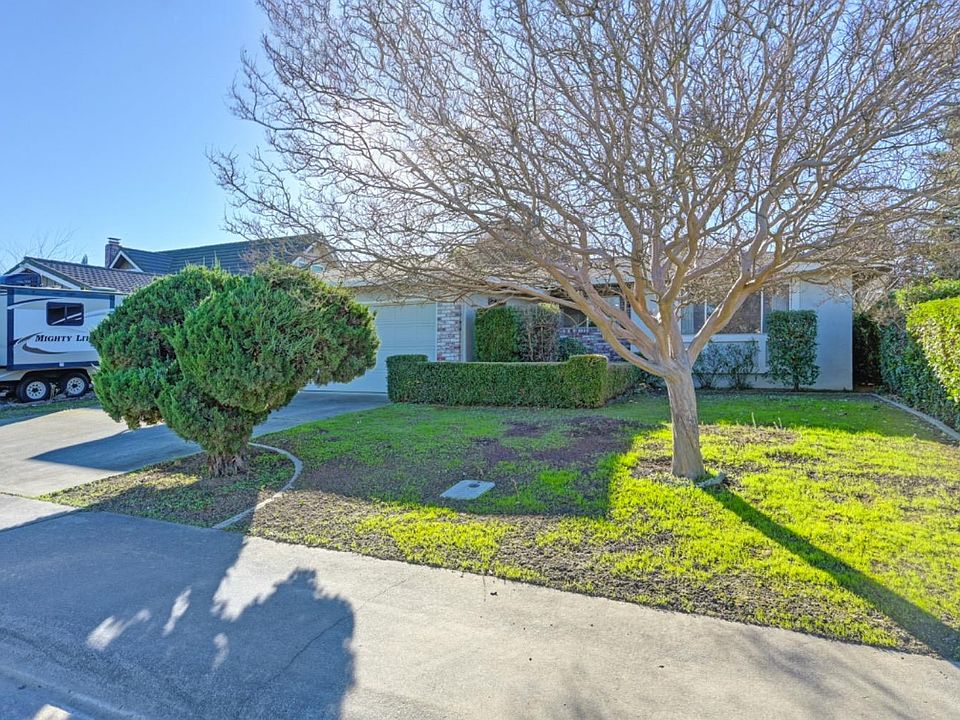 1st image of 24 Miramonte Dr