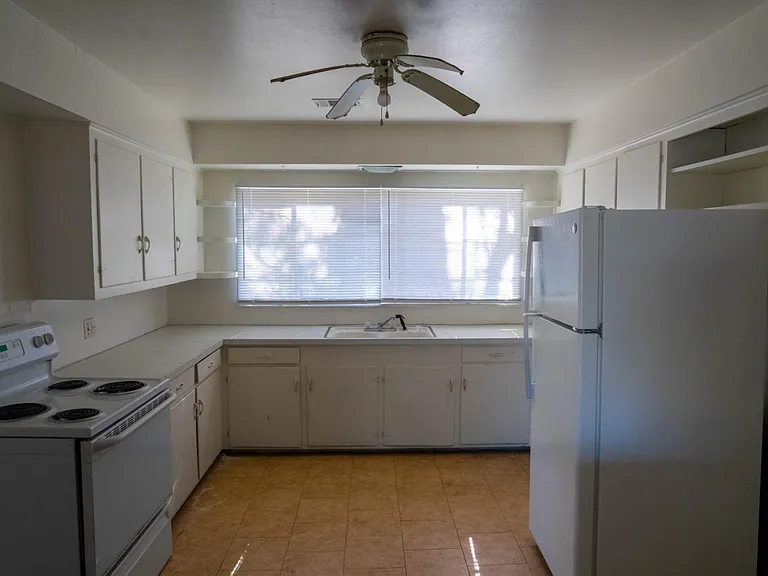 433 Lawrence Rd — Photo 8