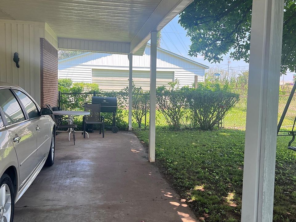 2nd image of 1611 Fords Way