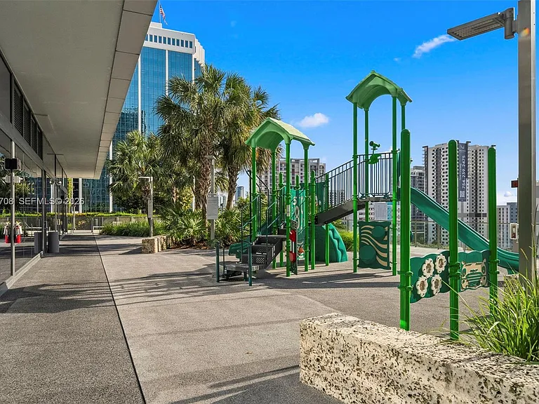 88 SW 7th St #809 — Photo 34